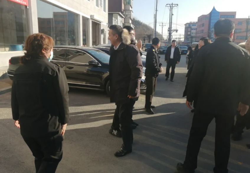 鞍勤集團(tuán)黨委下基層、聽民意，助推企業(yè)高質(zhì)量發(fā)展